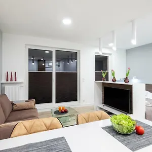 Luxury Miedzyborska 8b Warszawa